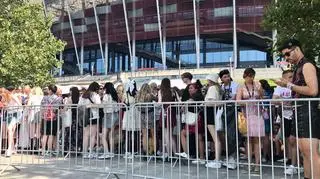 Kolejka na Stadion Narodowy na którym wystąpi Taylor Swift