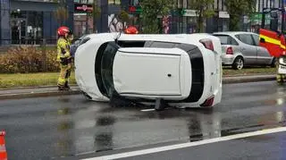 Utrudnienia w alei Prymasa Tysiąclecia po zderzeniu 