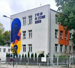 Mural upamiętniający Czesława Niemena na Saskiej Kępie