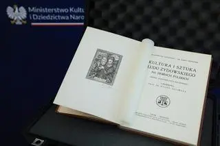 Książka pt. "Kultura i sztuka ludu żydowskiego na ziemiach polskich" wraca do polskich zbiorów 