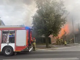 W Otwocku zapalił się pustostan