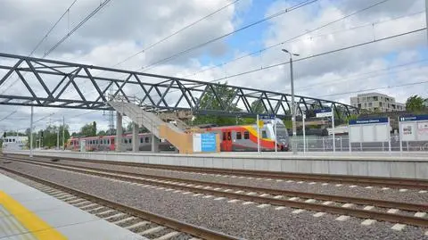 Kładka na Warszawie Głównej. Miały być rampy, będą tylko windy