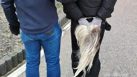 By zmylić policjantów, założył damską blond perukę 