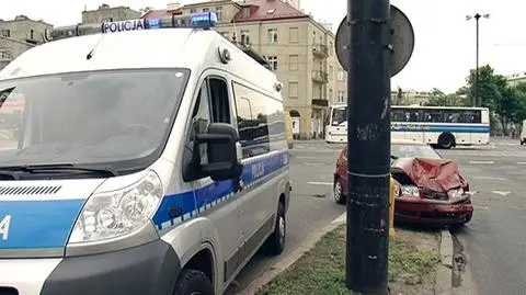 "Dostawczy wjechał na czerwonym"