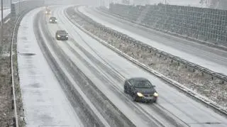 Opady śniegu w niedzielny poranek