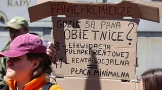 Protest osób z niepełnosprawnościami przed KPRM