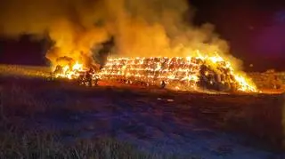 Pożar belek słomy w Kaskach