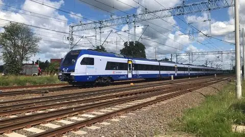 Śmiertelne potrącenie na torach. Strażacy ewakuowali 350 pasażerów