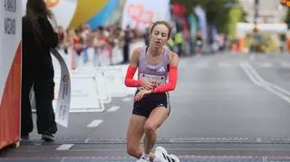 Emilia Mazek na mecie Maratonu Warszawskiego