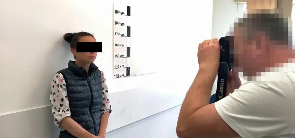 Siedziała na środku ulicy, "policjantów wyzywała i atakowała"