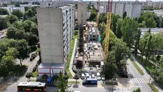 Nowy blok powstaje w bliskim odległości starego 