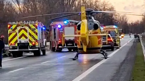 Zderzenie trzech samochodów na DW801