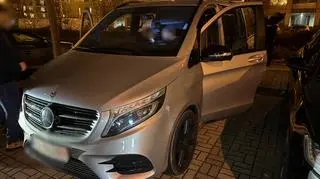 Przedmioty i samochody zabezpieczone przez policjantów