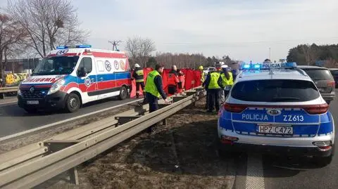 Kierujący skuterem uderzył w bariery na S7. Nie przeżył