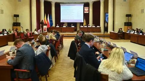 Radni zajmują się projektami dotyczącymi zakazu nocnej sprzedaży alkoholu
