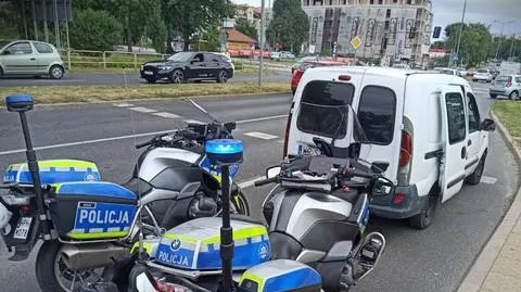 Policjanci przed światłami poczuli zapach alkoholu z sąsiedniego auta. Kierowca miał ponad cztery promile
