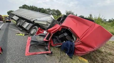 Ciężarówka wpadła do rowu