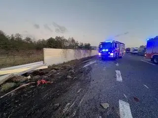 Ciężarówka wywróciła się na S7 pod Grójcem 