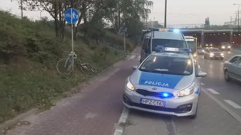 Rowerzyści zderzyli się na ścieżce w tunelu. Jeden trafił do szpitala