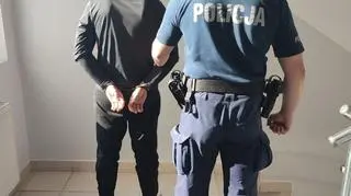 Zatrzymany przez policjantów mężczyzna 