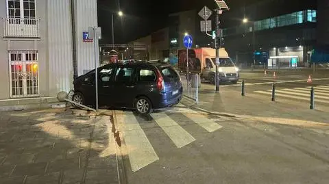"Skręt z 'Solidarności' w Targową jest taki, że wręcz zachęca do driftu"