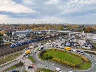 W czwartek otwarty został nowy wiadukt nad linią kolejową w Rembertowie 