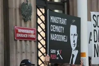 Protest "Gruntujemy Cnoty Niewieście"