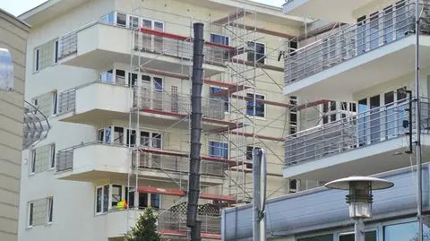 Dlaczego teraz remontujecie balkony? Nic nie słychać, bo remontujemy balkony!