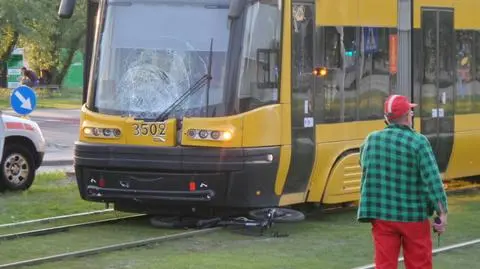Tramwaj potrącił rowerzystę. 20-latek jest w ciężkim stanie