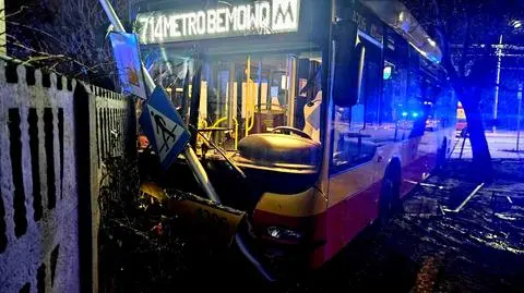 Autobus zderzył się ze śmieciarką