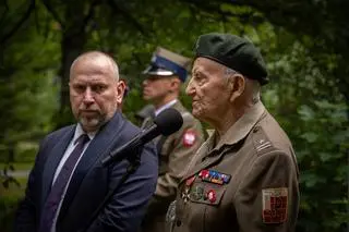 Po prawej powstaniec warszawski mjr Jakub Nowakowski ps. "Tomek"
