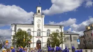 Przed ciechanowskim ratuszem będzie więcej zieleni