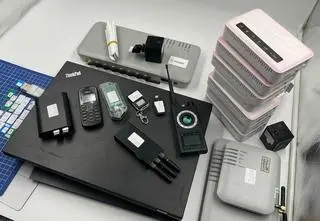 Szpiegowski sprzęt w samochodzie. Trzech cudzoziemców w areszcie