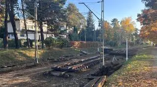 Prace przy wymianie torów WKD w Komorowie w październiku 2025 r.