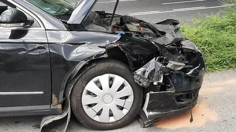 Zderzenie dwóch aut na Bielanach, ranna pasażerka