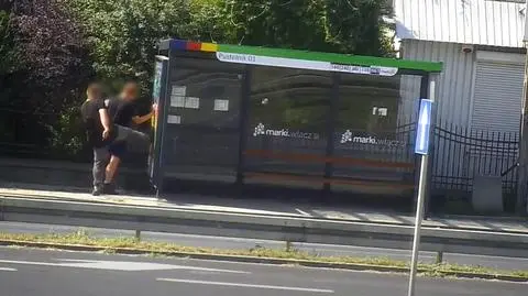 Wandale uszkodzili wiatę przystankową