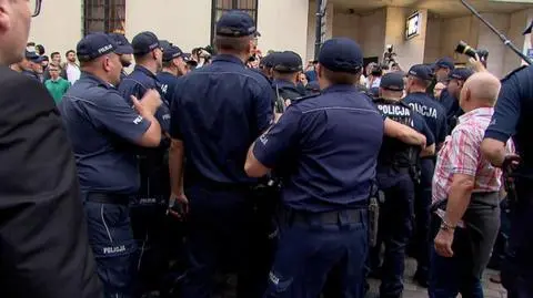 Policja: 44 wnioski do sądu po poniedziałkowych manifestacjach 