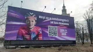 Reklama gigant w centrum Warszawy. Ratusz: niezgodna z prawem. Właściciel: w pełni legalna