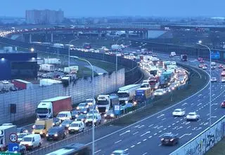 Ponad trzy godziny trwały utrudnienia po kolizji na S2