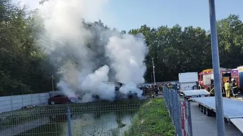 Elektryczne auto zapaliło się na parkingu. Nie pierwszy raz