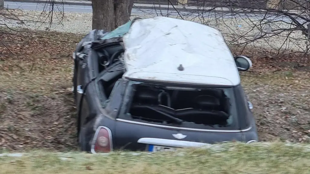 Auto wpadło do rowu