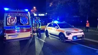 Zderzenie auta i autobusu w Alejach Ujazdowskich