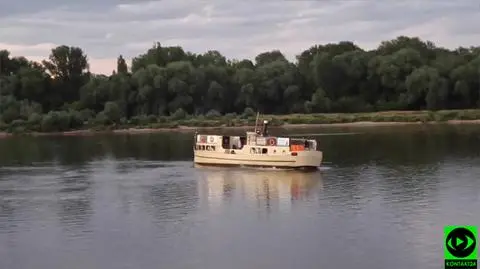 Ściągnęli statek, który utknął na Wiśle