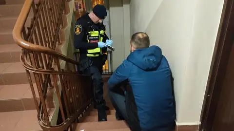 Mężczyzna ukrywał się na klatce schodowej