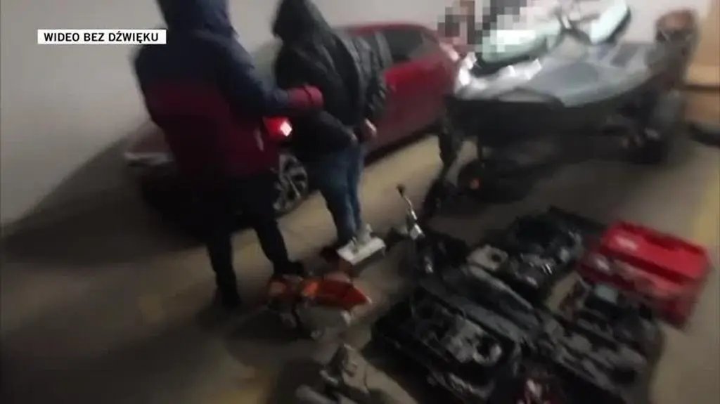 Policjanci zatrzymali podejrzanego o kradzież skutera z przyczepką