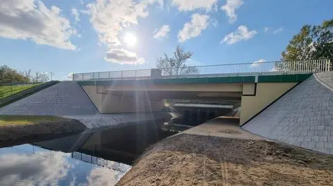 Nowy most nad Świdrem w ciągu DW801