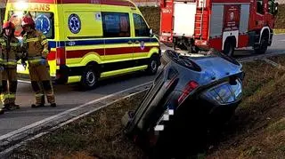15-latek zabrał auto rodziców. Zakończył dachowaniem w rowie