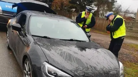 19-latek driftował na oczach policjanta