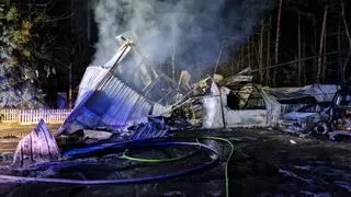 Pożar hali magazynowej na terenie firmy transportowej