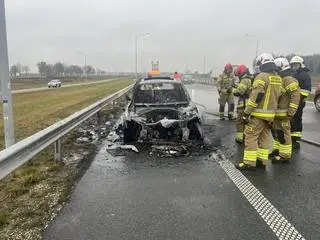 Pożar samochodu na trasie S61